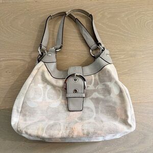 Vintage Y2K Coach SoHo Lynn Signature Hobo
Shoulder Bag Gray and Cream